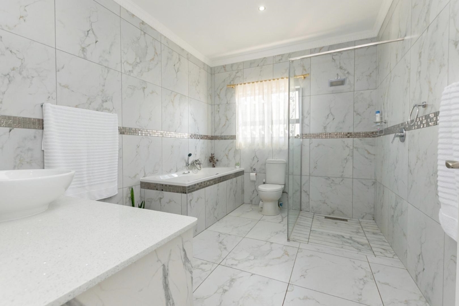 4 Bedroom Property for Sale in Country Club Western Cape